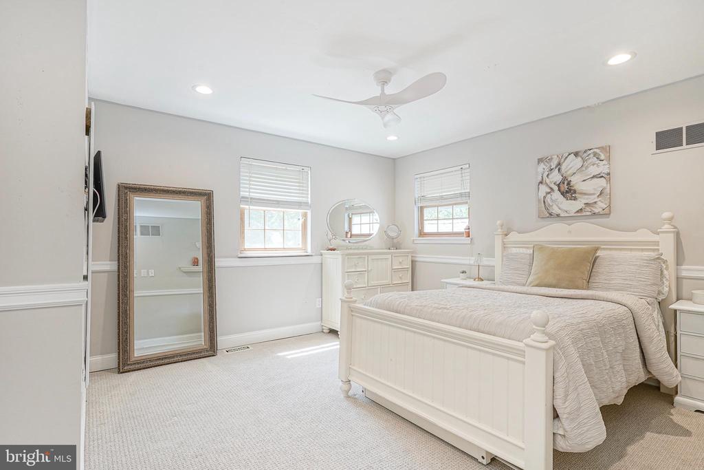 7 TALLOWOOD DRIVE