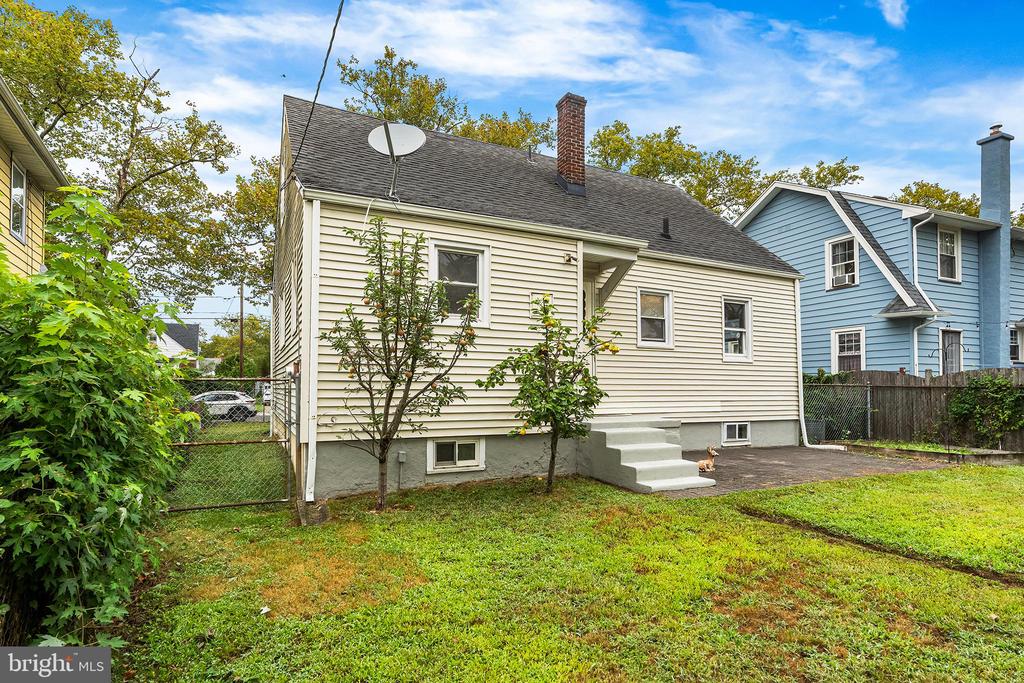 105 LECONEY CIRCLE