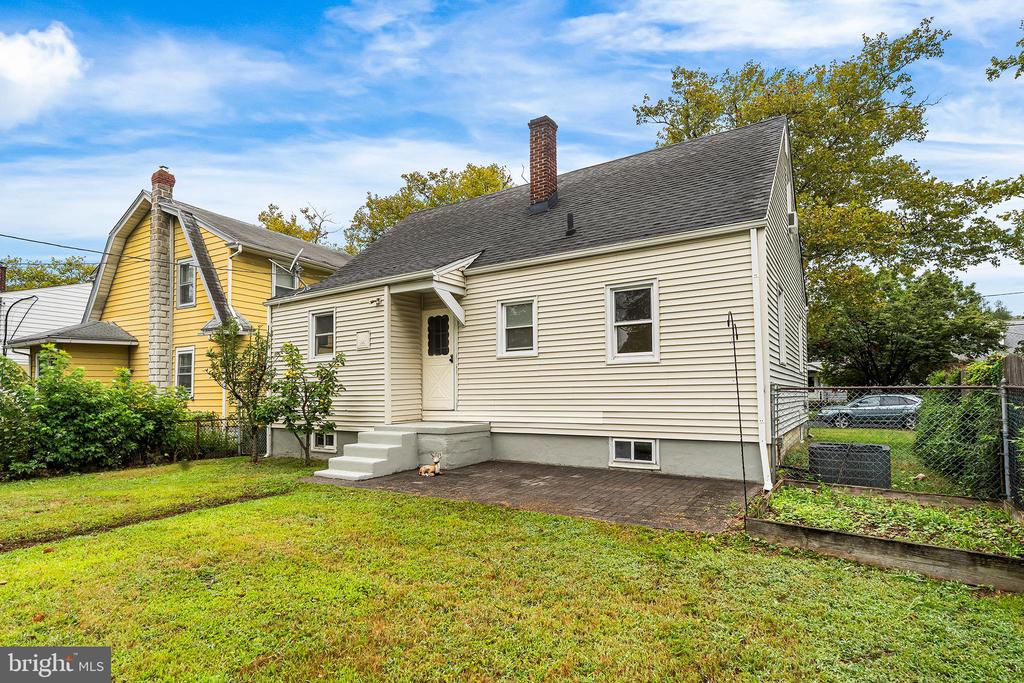 105 LECONEY CIRCLE