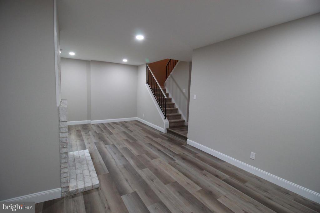 2 BLACKHAWK COURT
