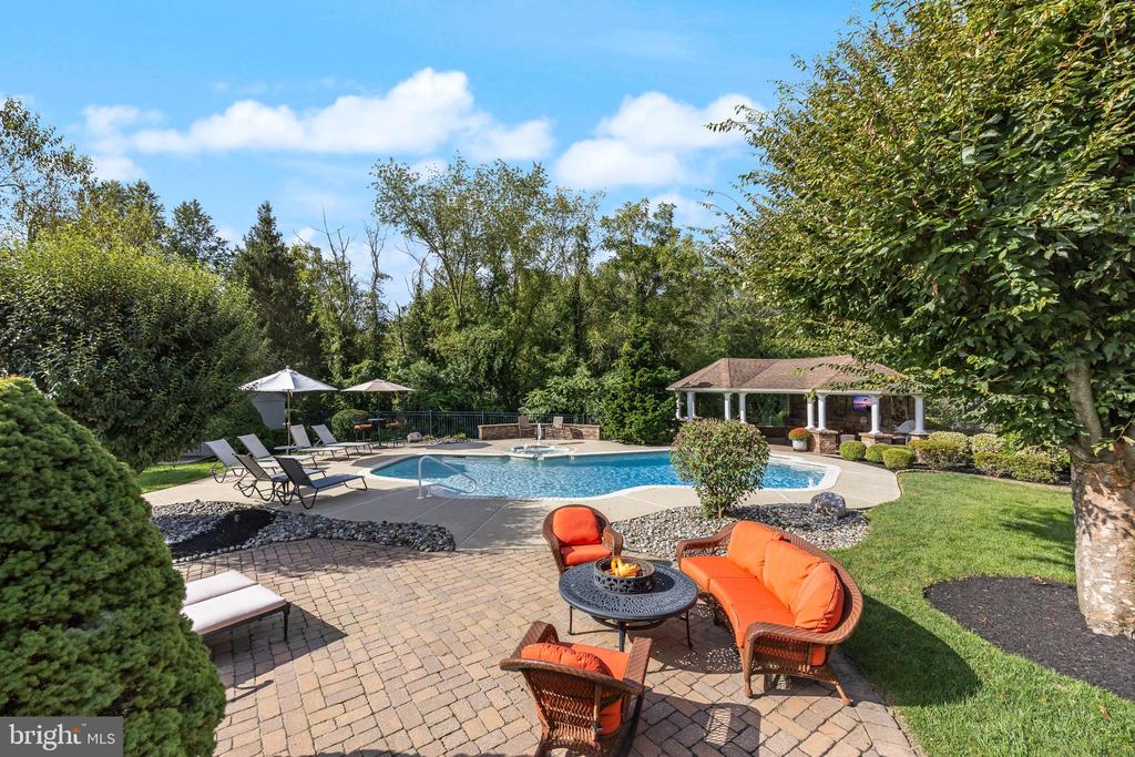 14 AMARYLLIS LANE