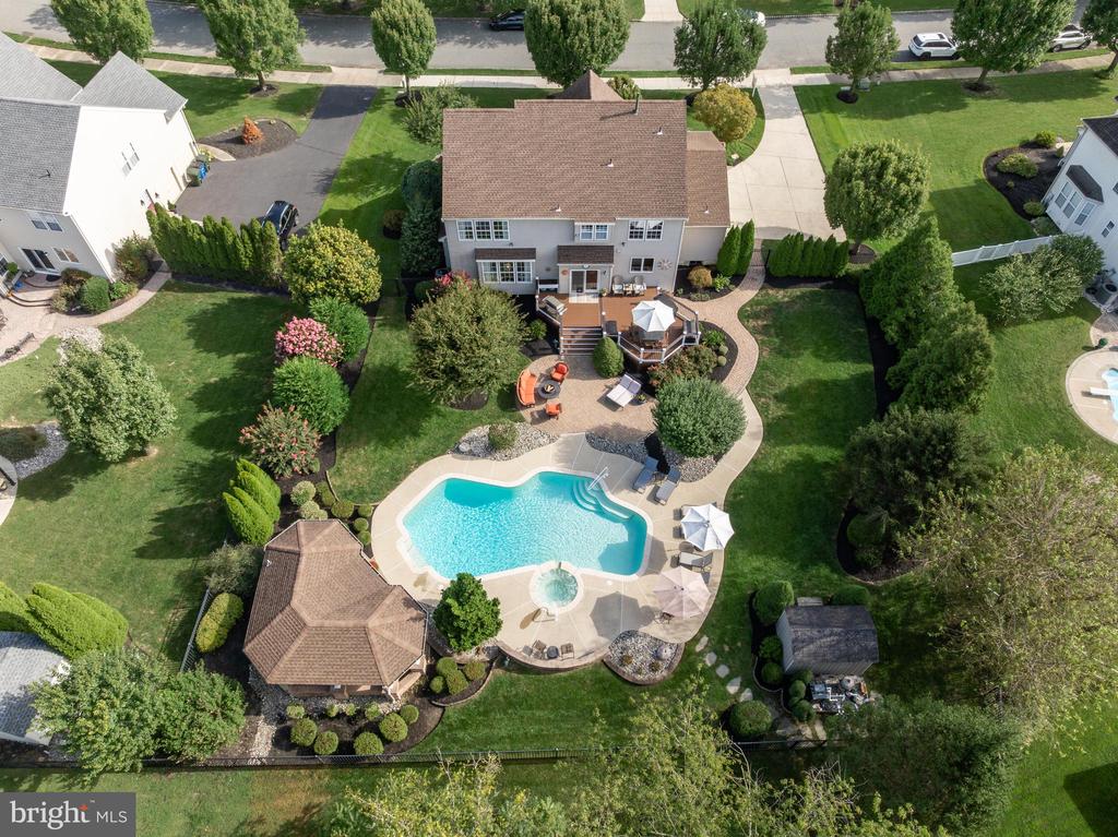 14 AMARYLLIS LANE