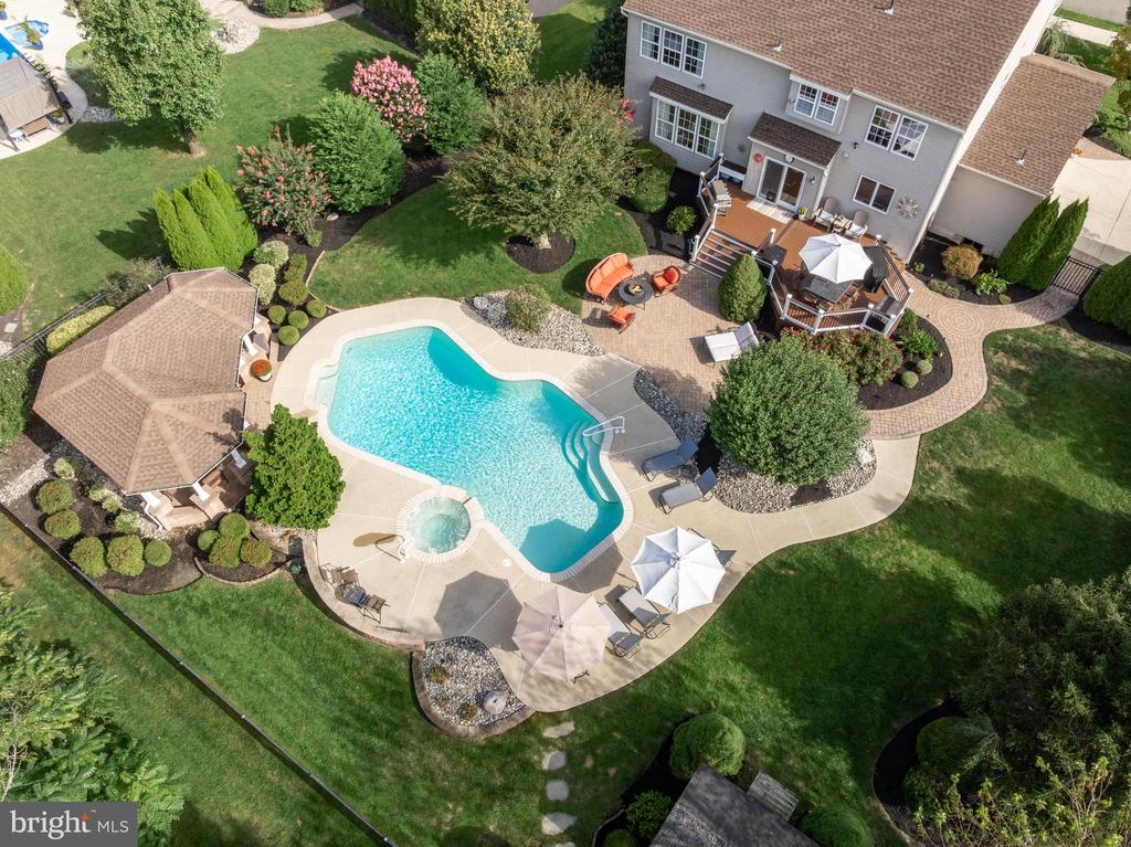 14 AMARYLLIS LANE