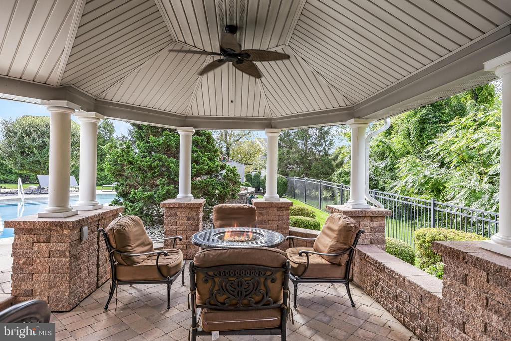 14 AMARYLLIS LANE