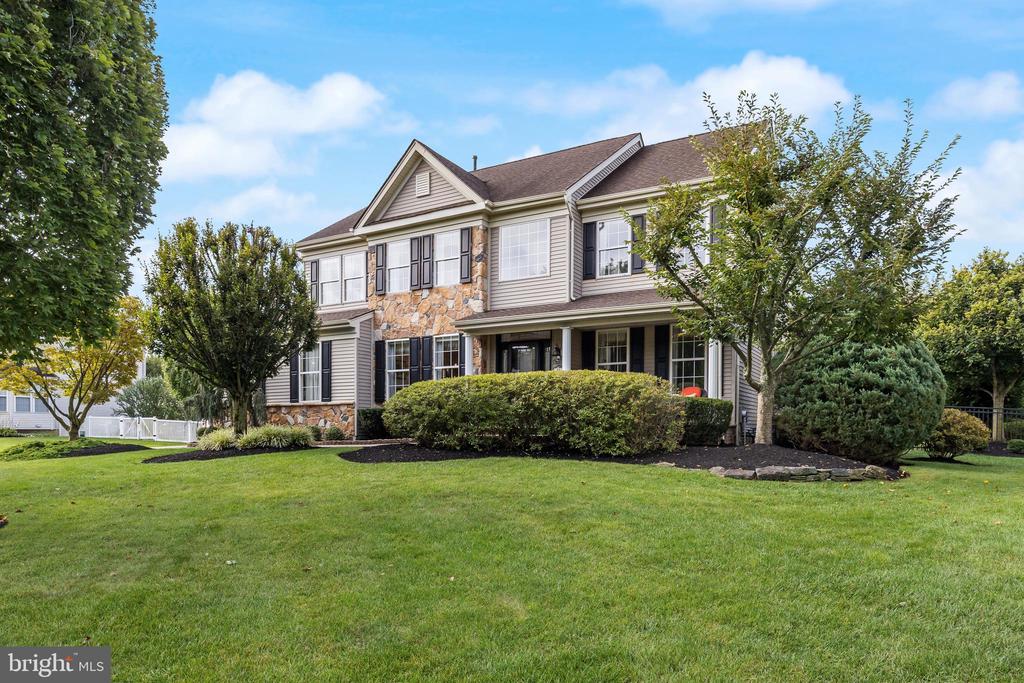 14 AMARYLLIS LANE