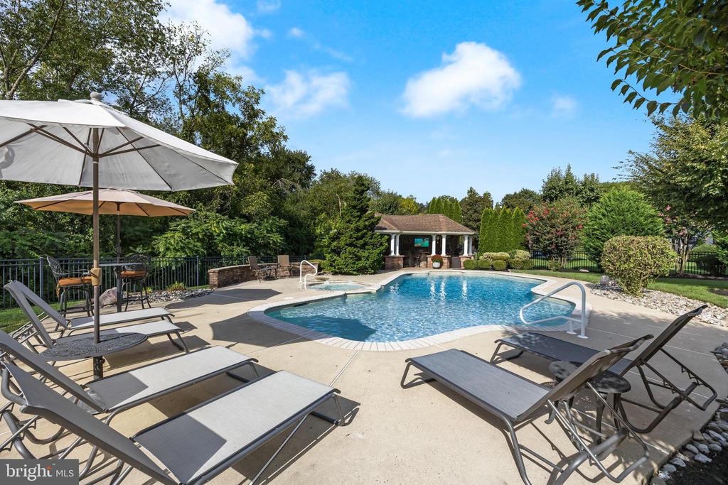 14 AMARYLLIS LANE