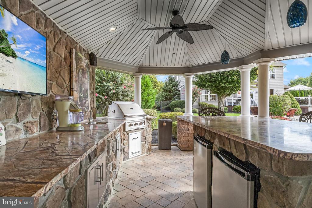 14 AMARYLLIS LANE