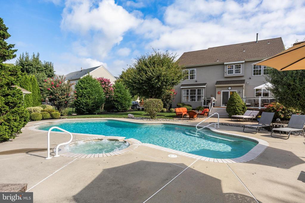 14 AMARYLLIS LANE
