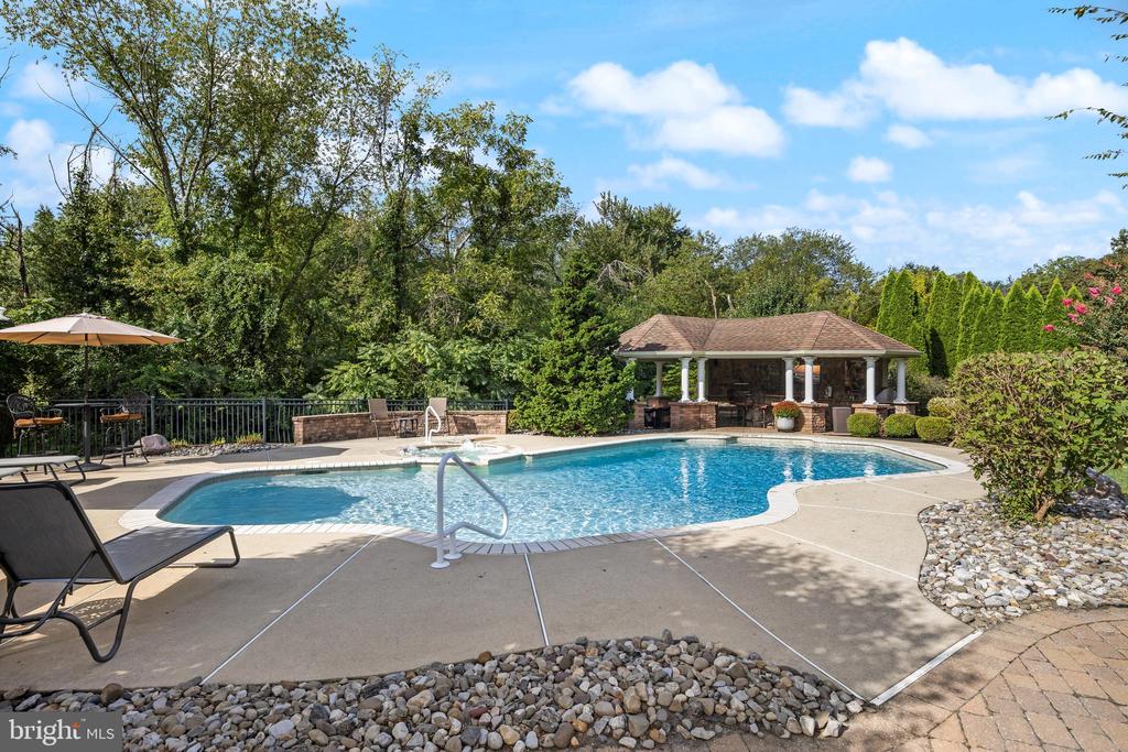 14 AMARYLLIS LANE