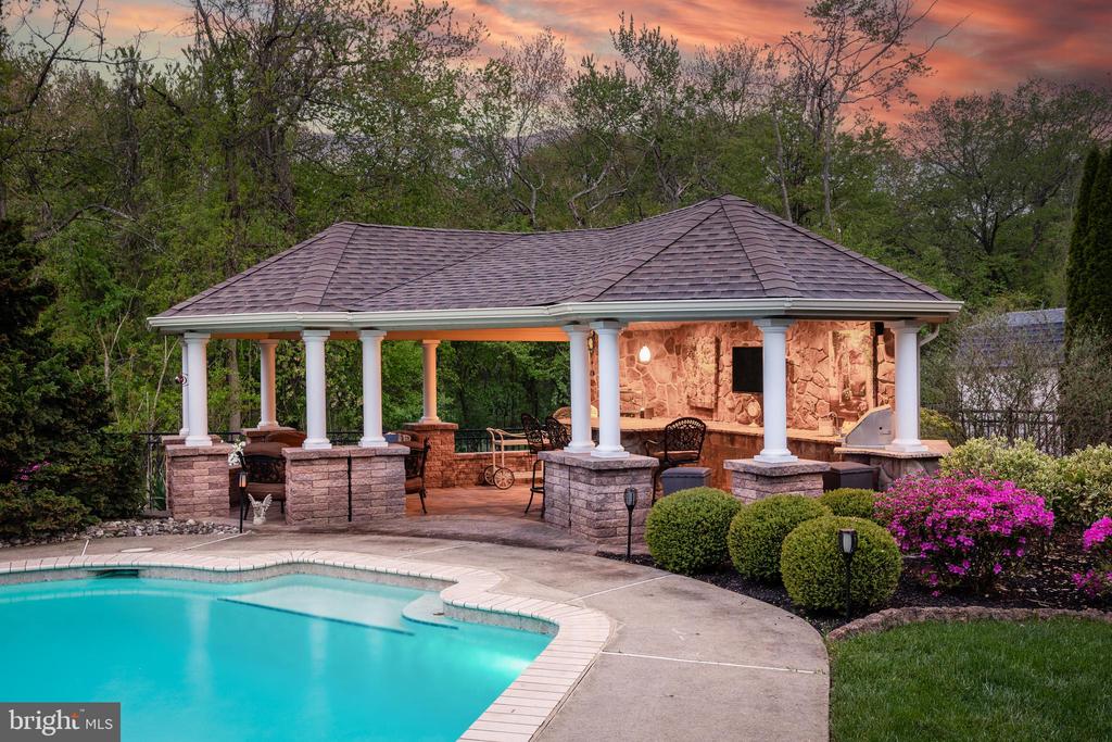 14 AMARYLLIS LANE