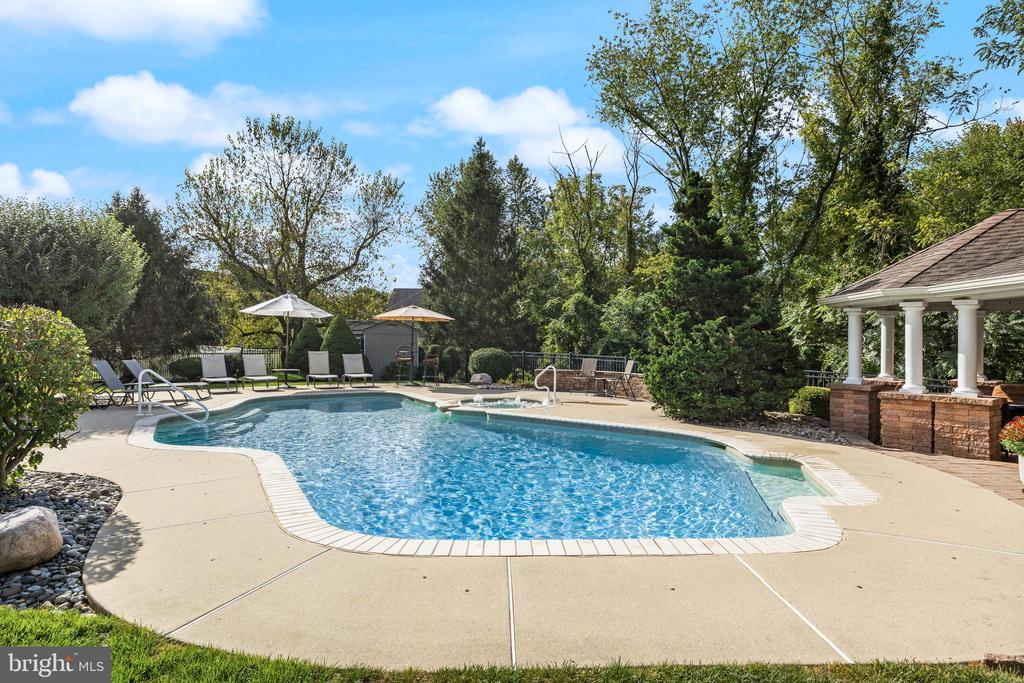 14 AMARYLLIS LANE
