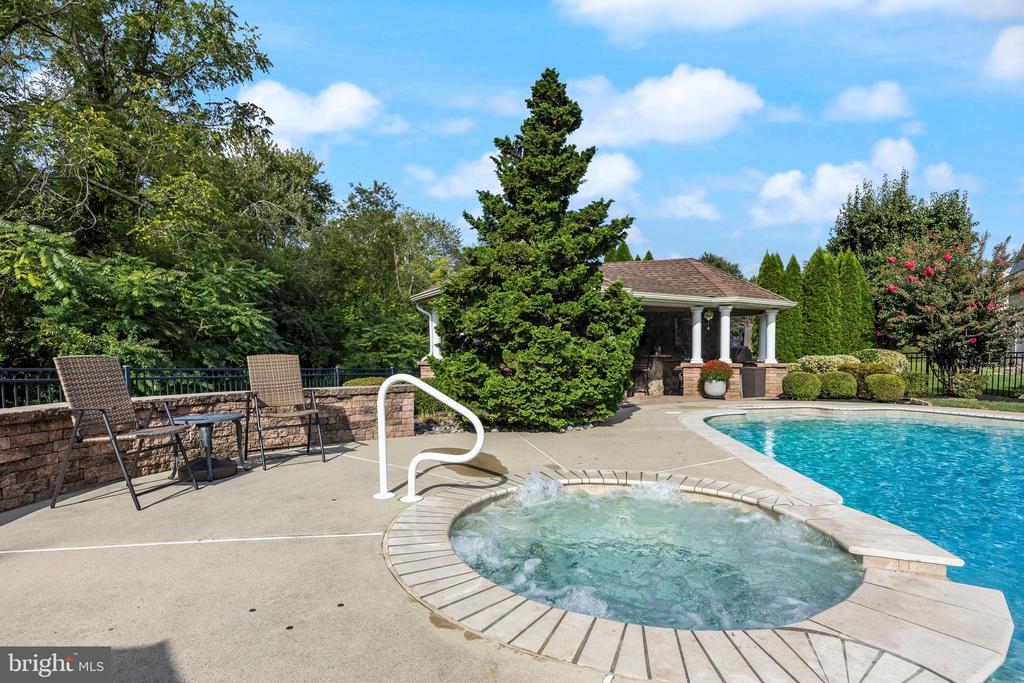 14 AMARYLLIS LANE