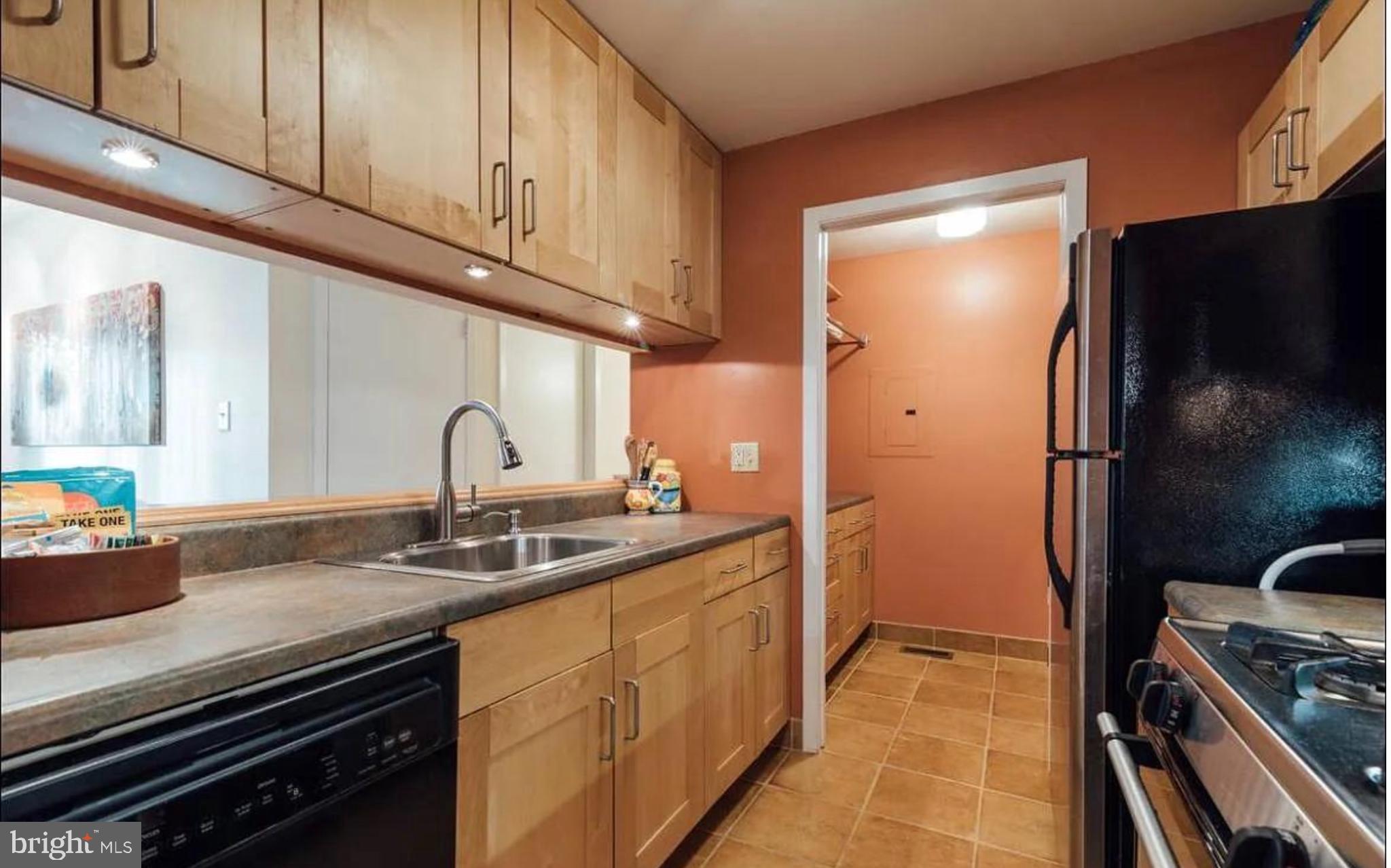 905 WOODHOLLOW DRIVE