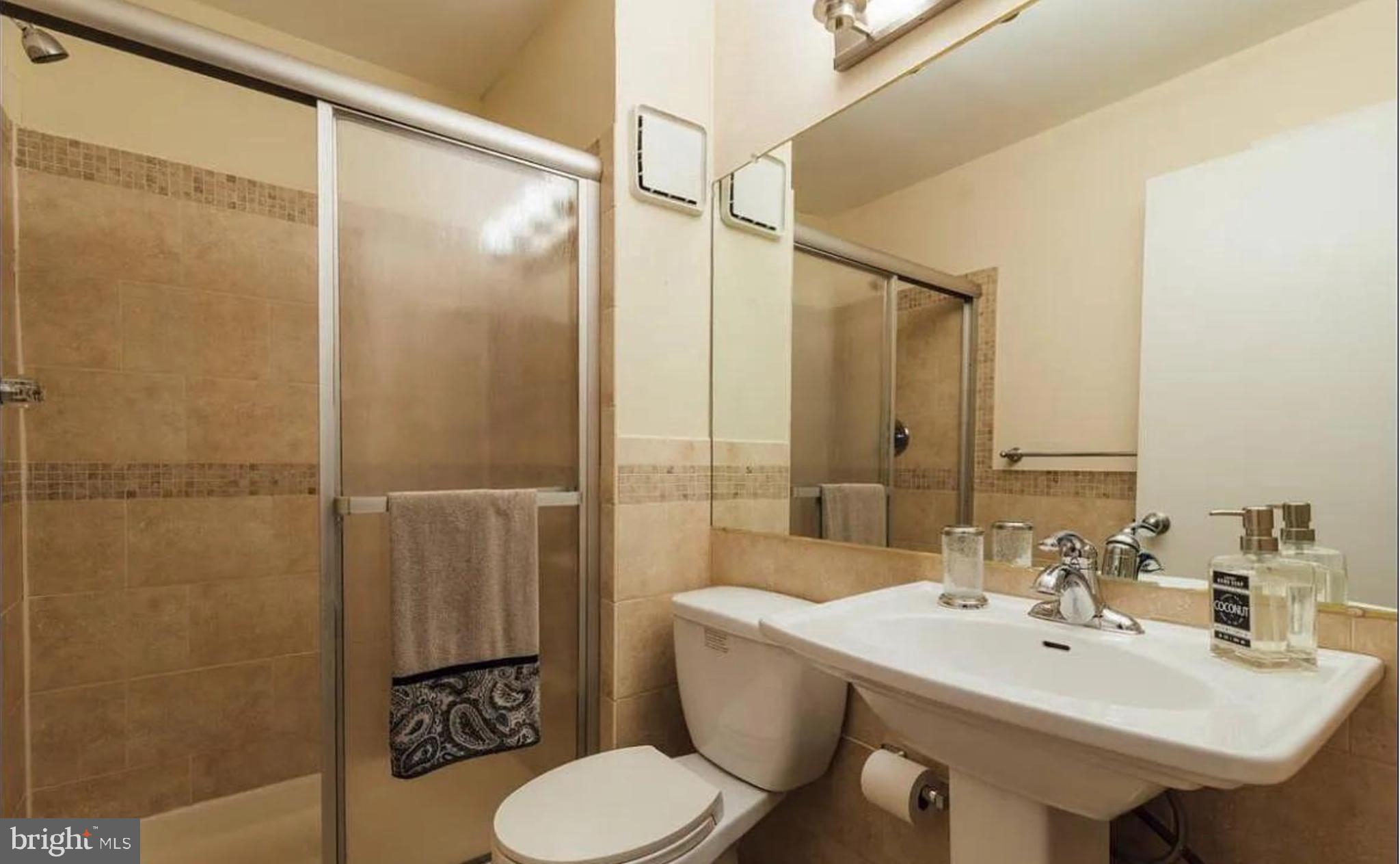 905 WOODHOLLOW DRIVE