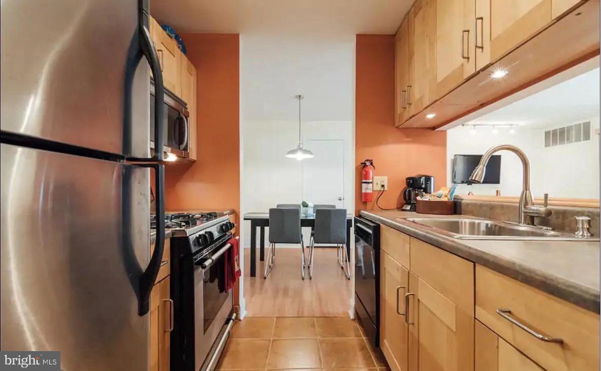 905 WOODHOLLOW DRIVE