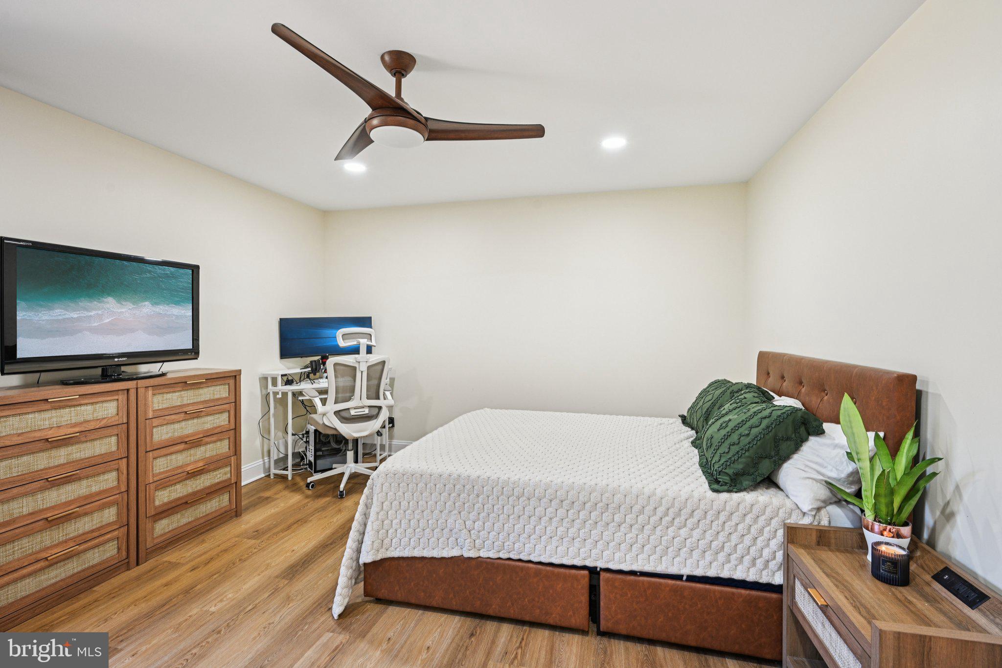 115 E KINGS HIGHWAY #319