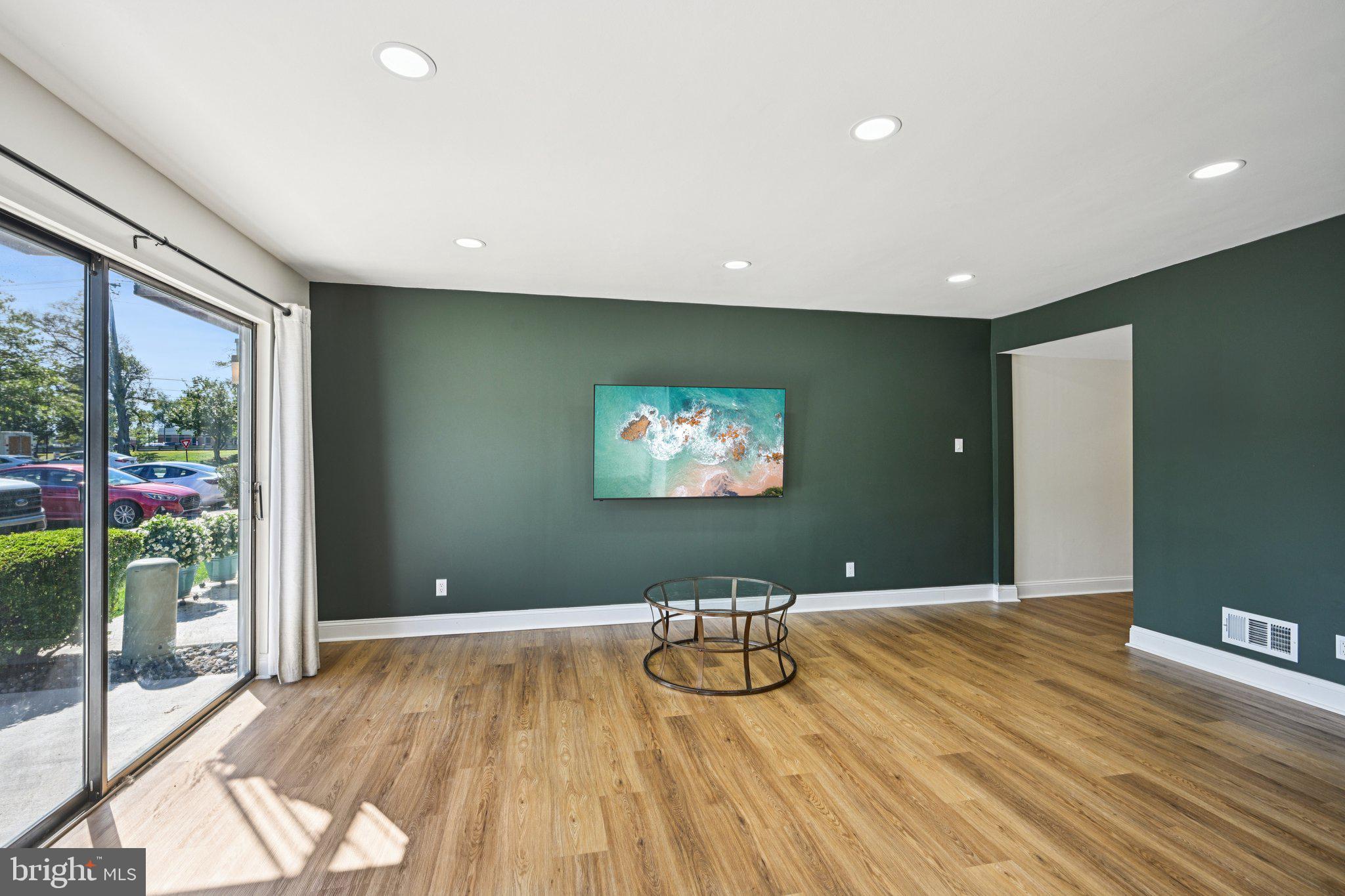 115 E KINGS HIGHWAY #319