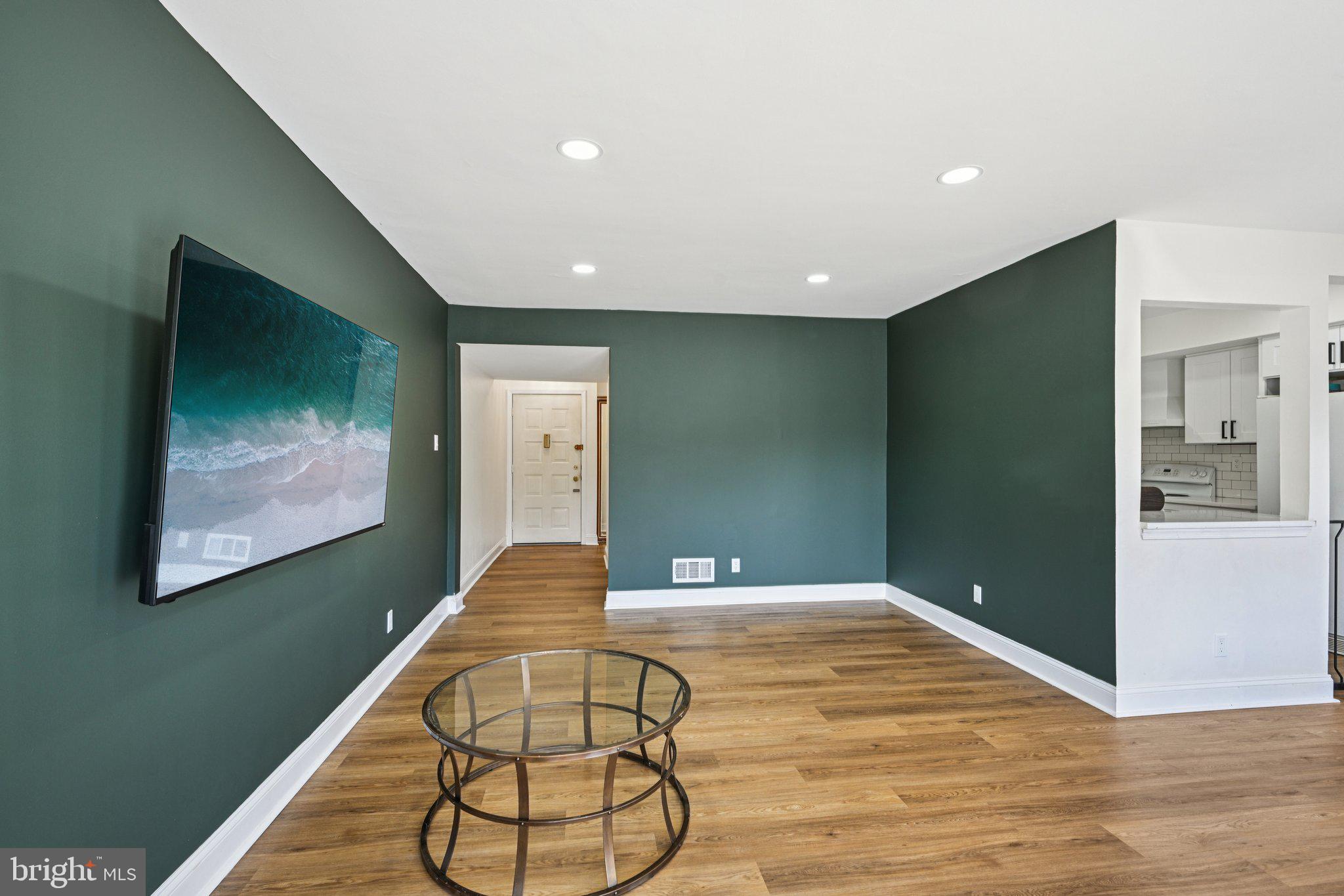 115 E KINGS HIGHWAY #319