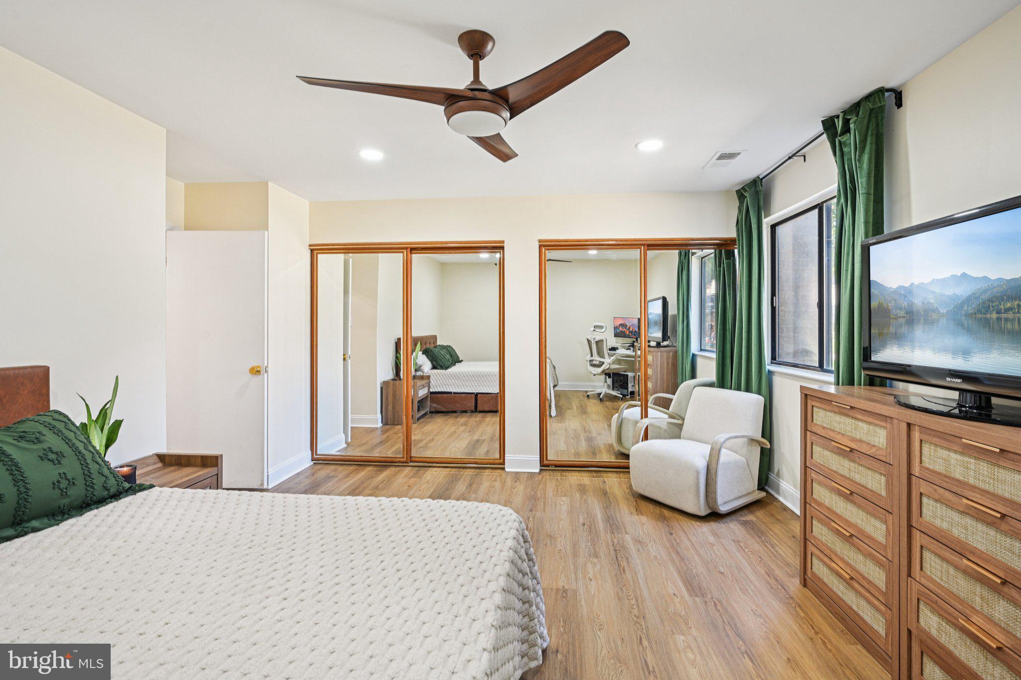 115 E KINGS HIGHWAY #319