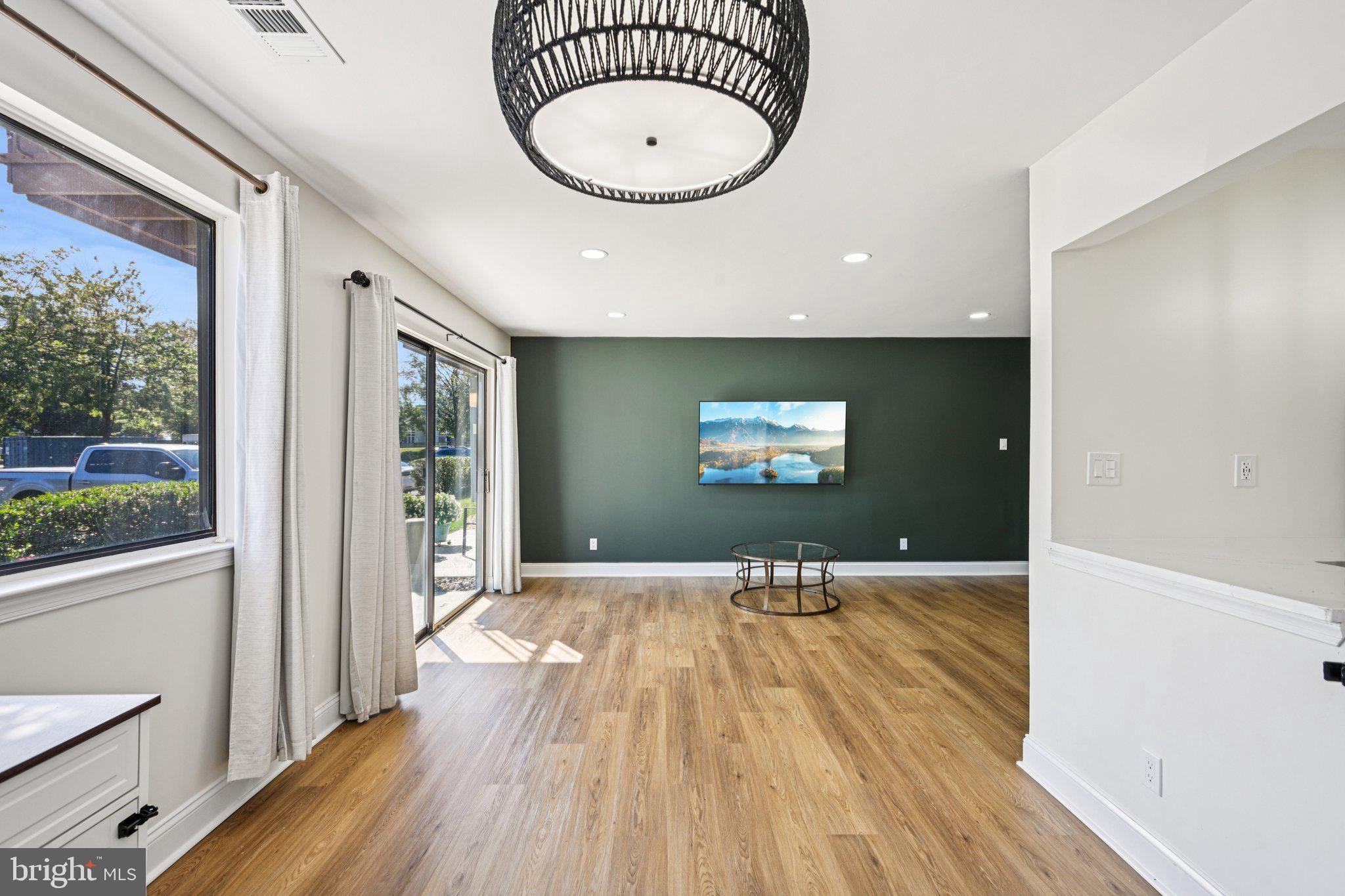 115 E KINGS HIGHWAY #319