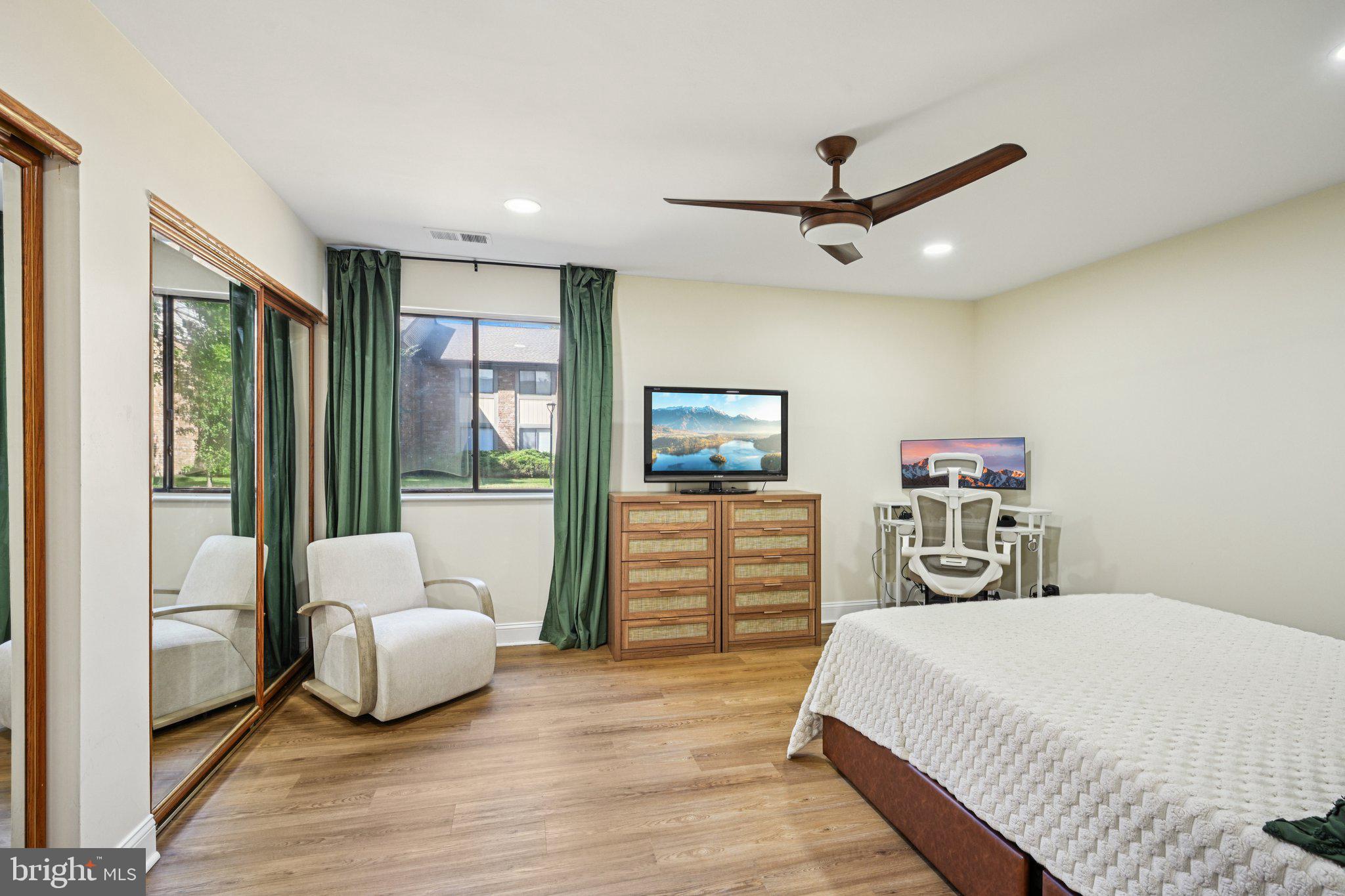 115 E KINGS HIGHWAY #319