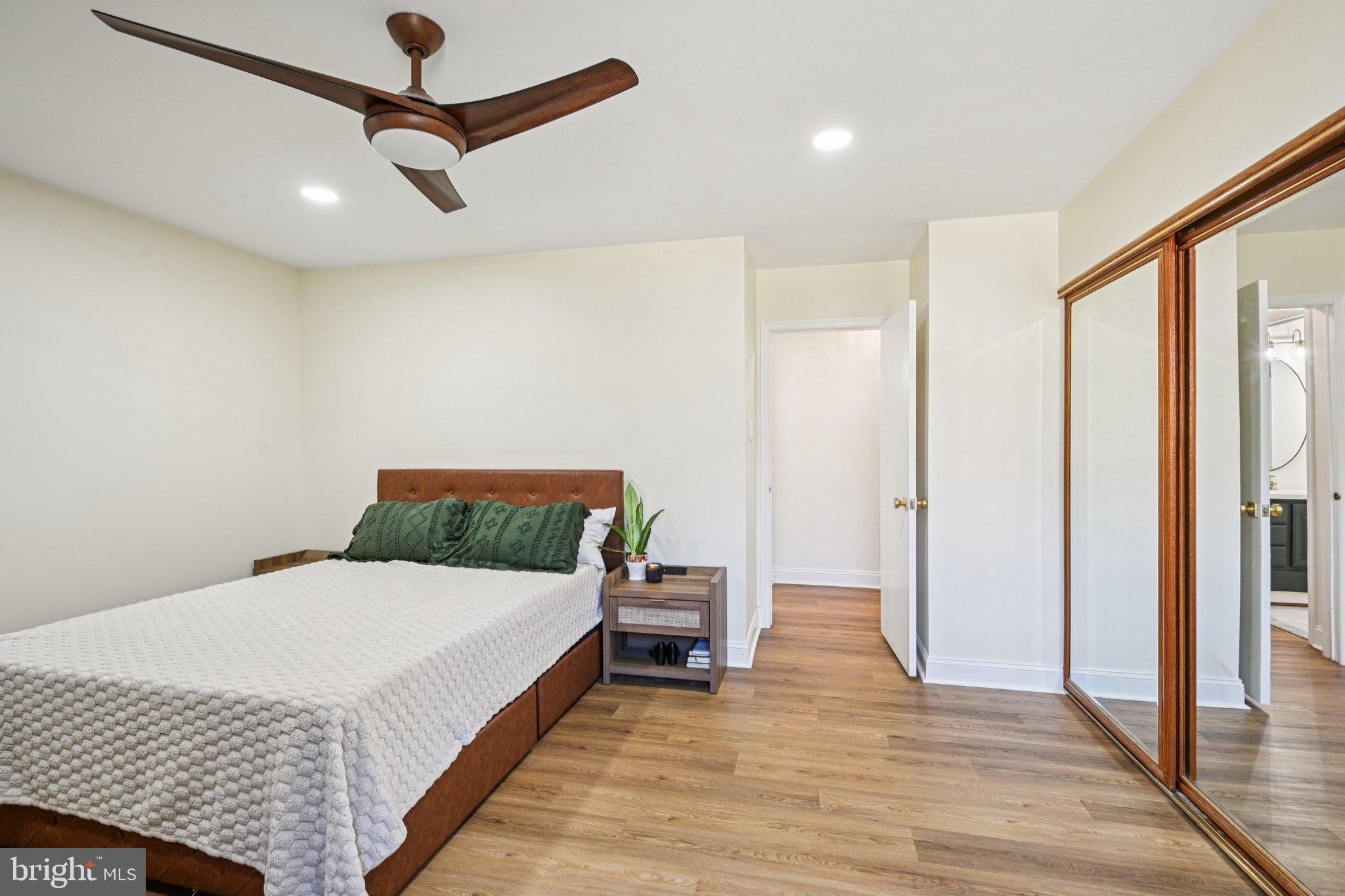 115 E KINGS HIGHWAY #319