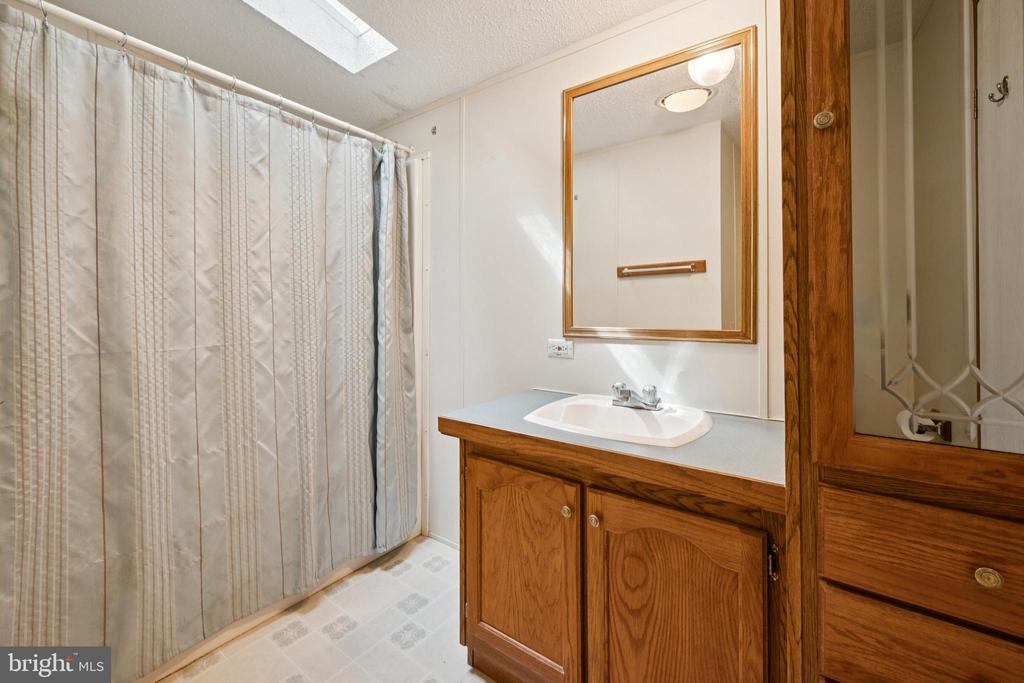 1A OAKVIEW DRIVE