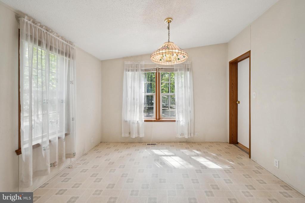 1A OAKVIEW DRIVE