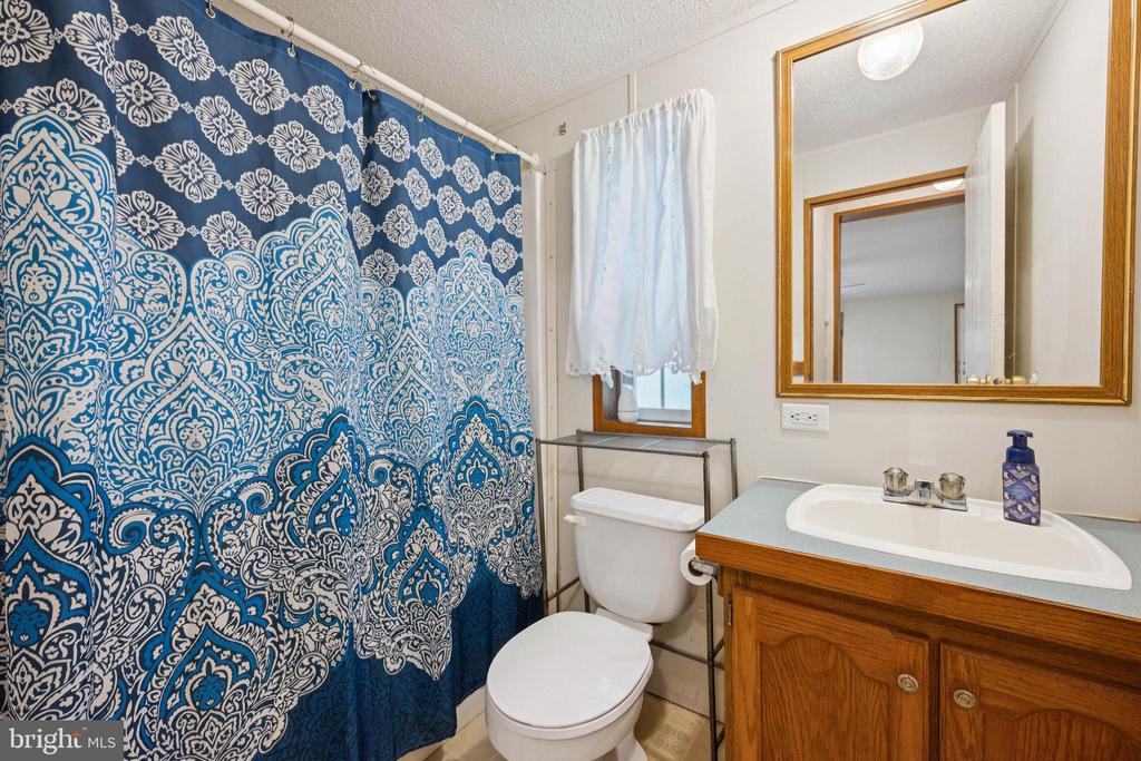 1A OAKVIEW DRIVE