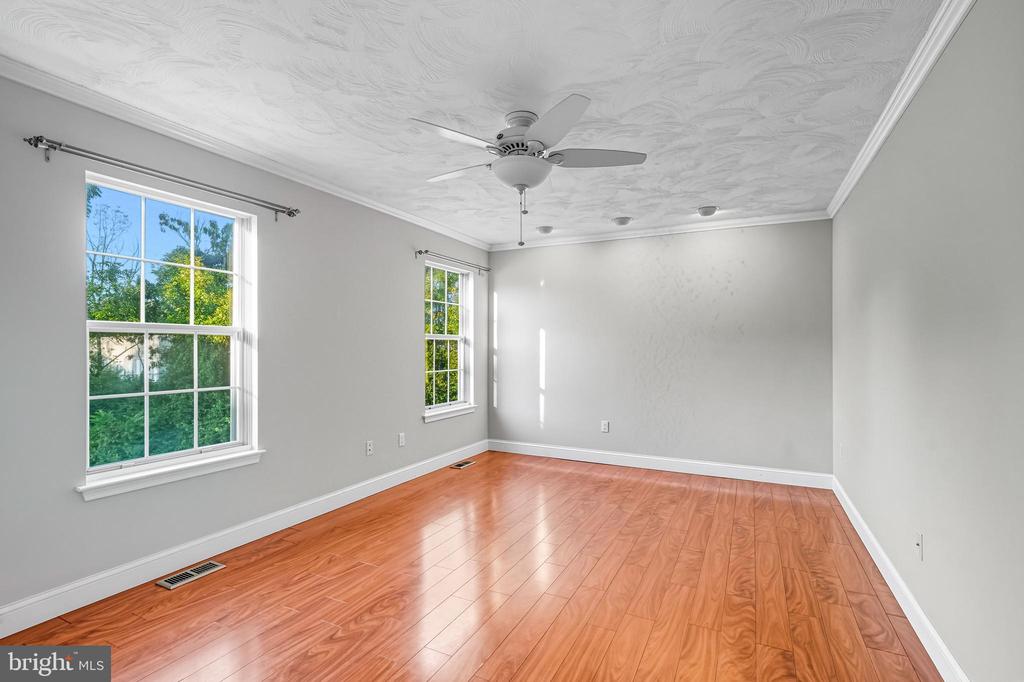 1105 YARMOUTH LANE