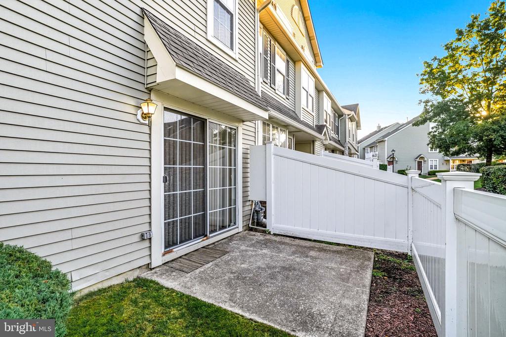 1105 YARMOUTH LANE