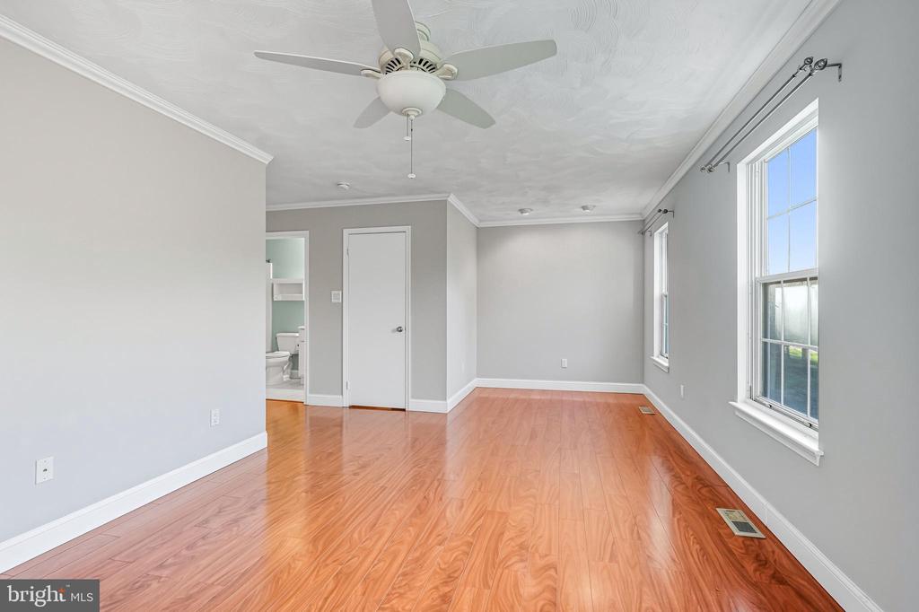 1105 YARMOUTH LANE