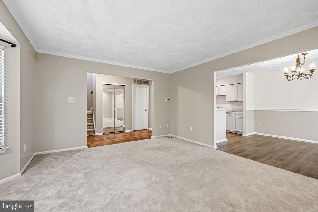 1105 YARMOUTH LANE