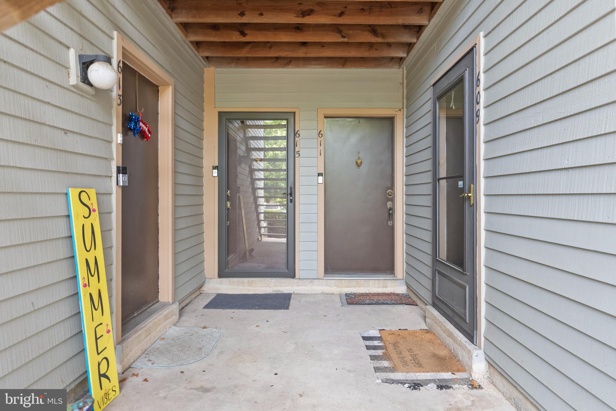 609 WOODHOLLOW DRIVE