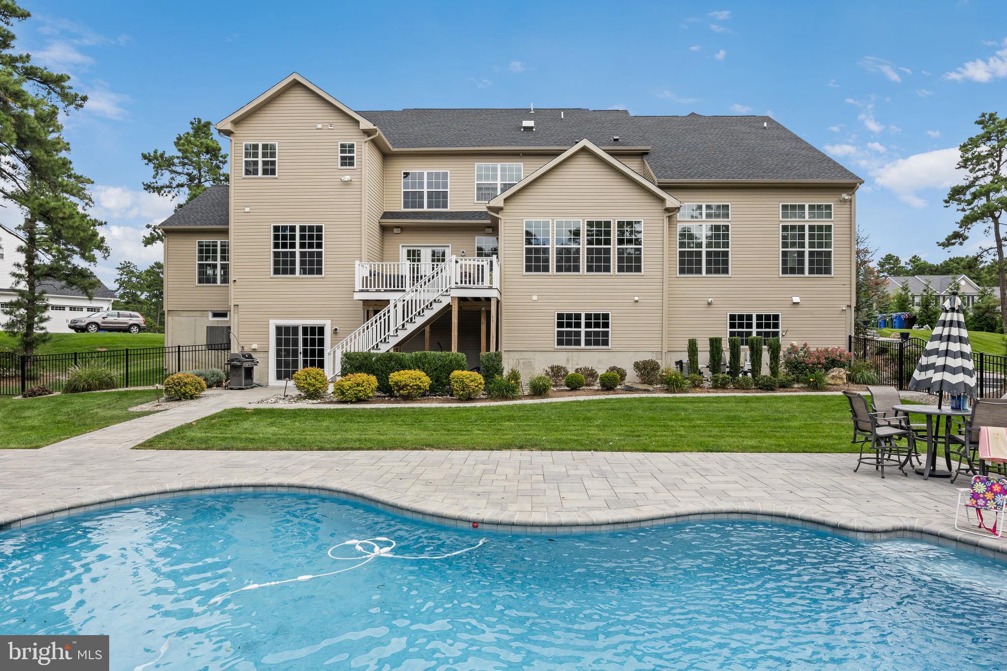 7 ABERDEEN COURT
