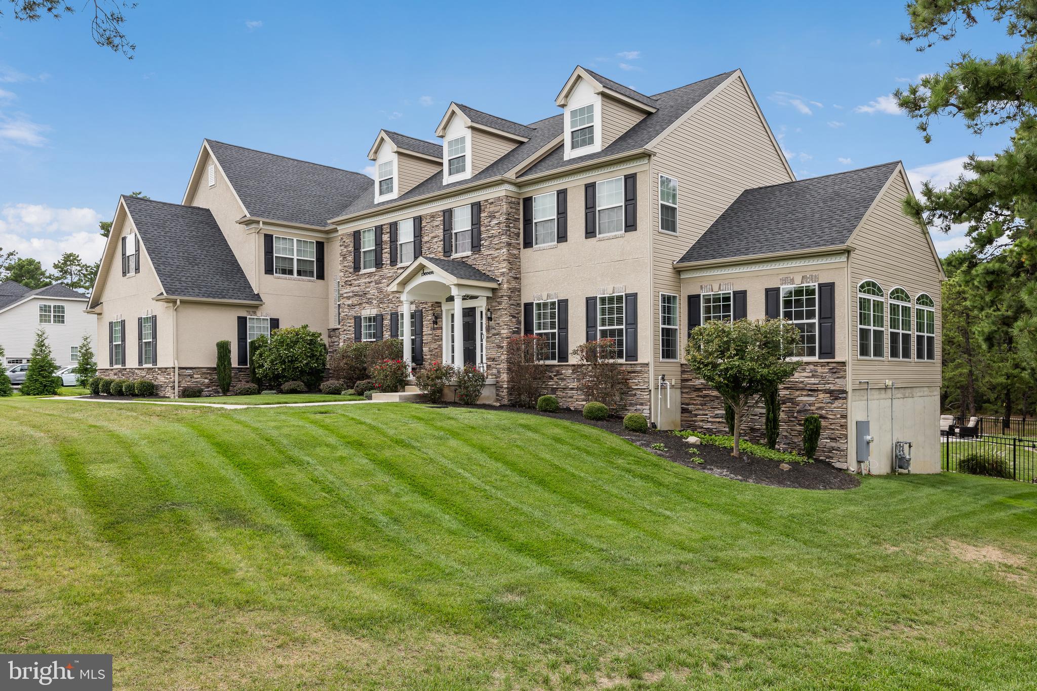 7 ABERDEEN COURT