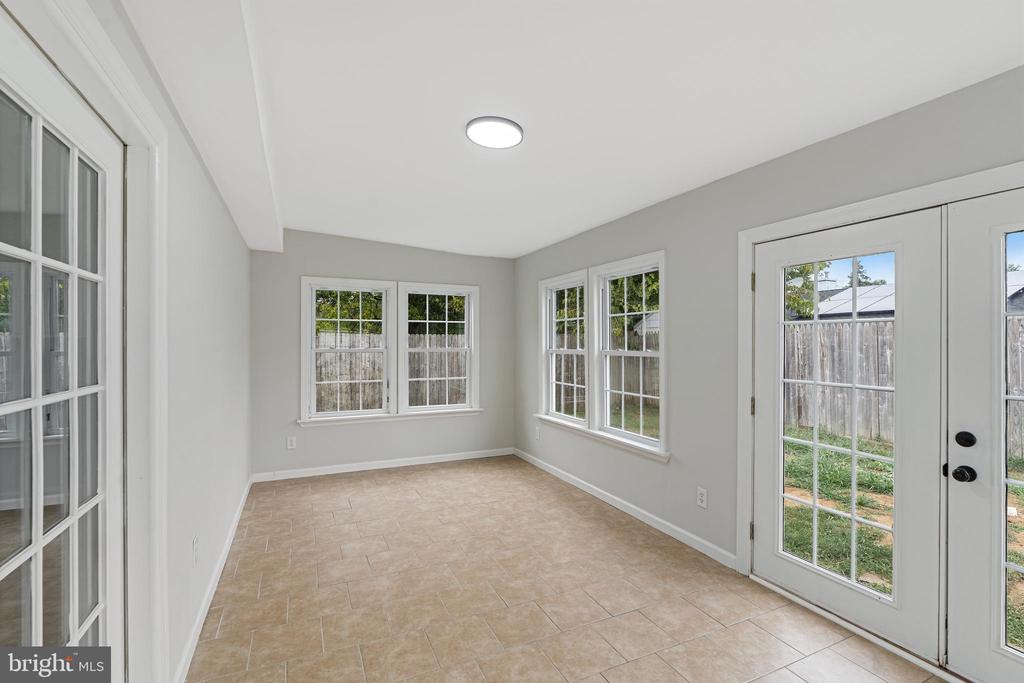 31 POND LANE