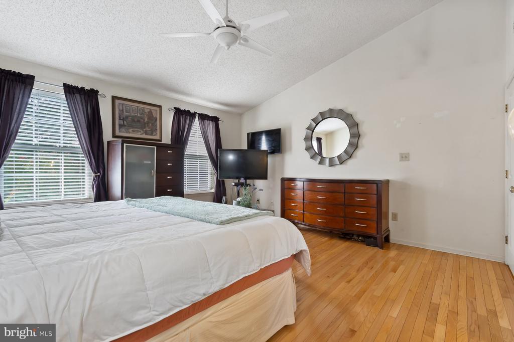 71 KINGSBRIDGE DRIVE