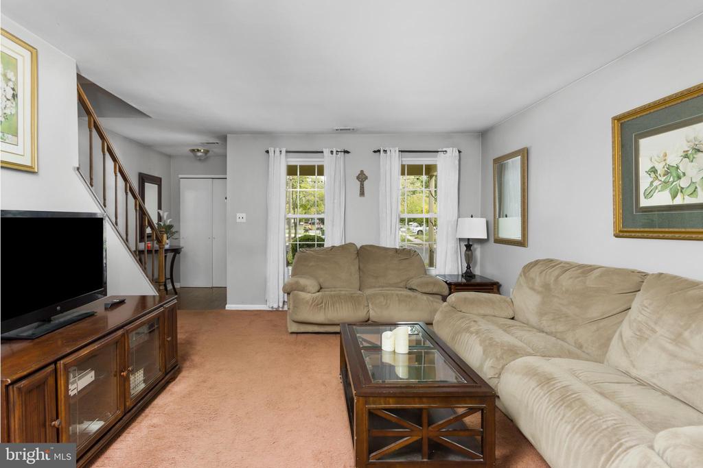 207 FOXWOOD LANE