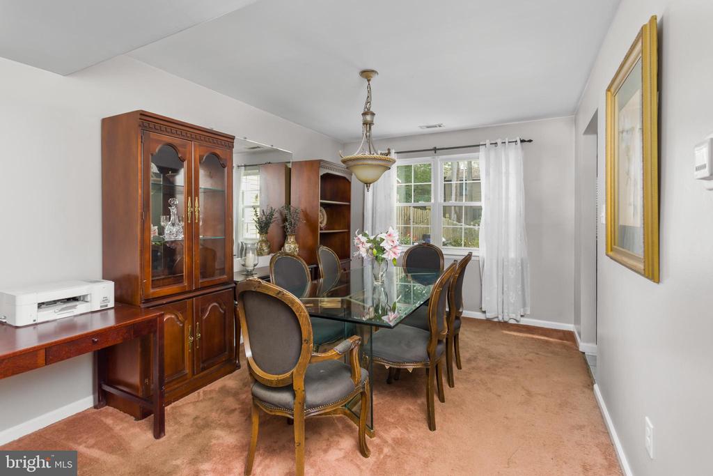 207 FOXWOOD LANE