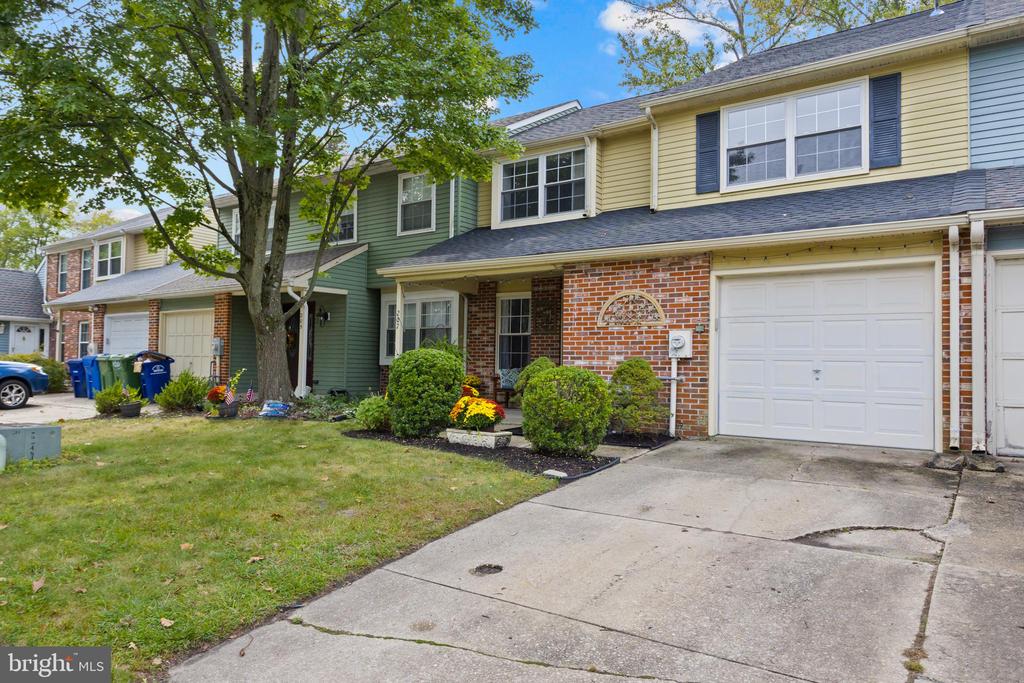 207 FOXWOOD LANE