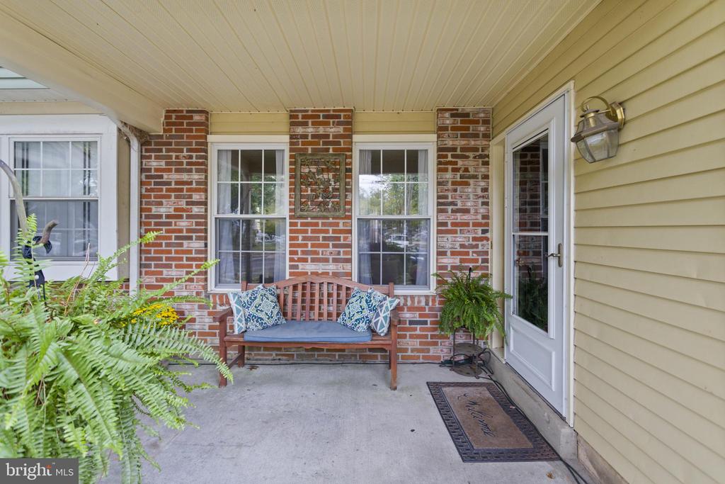 207 FOXWOOD LANE
