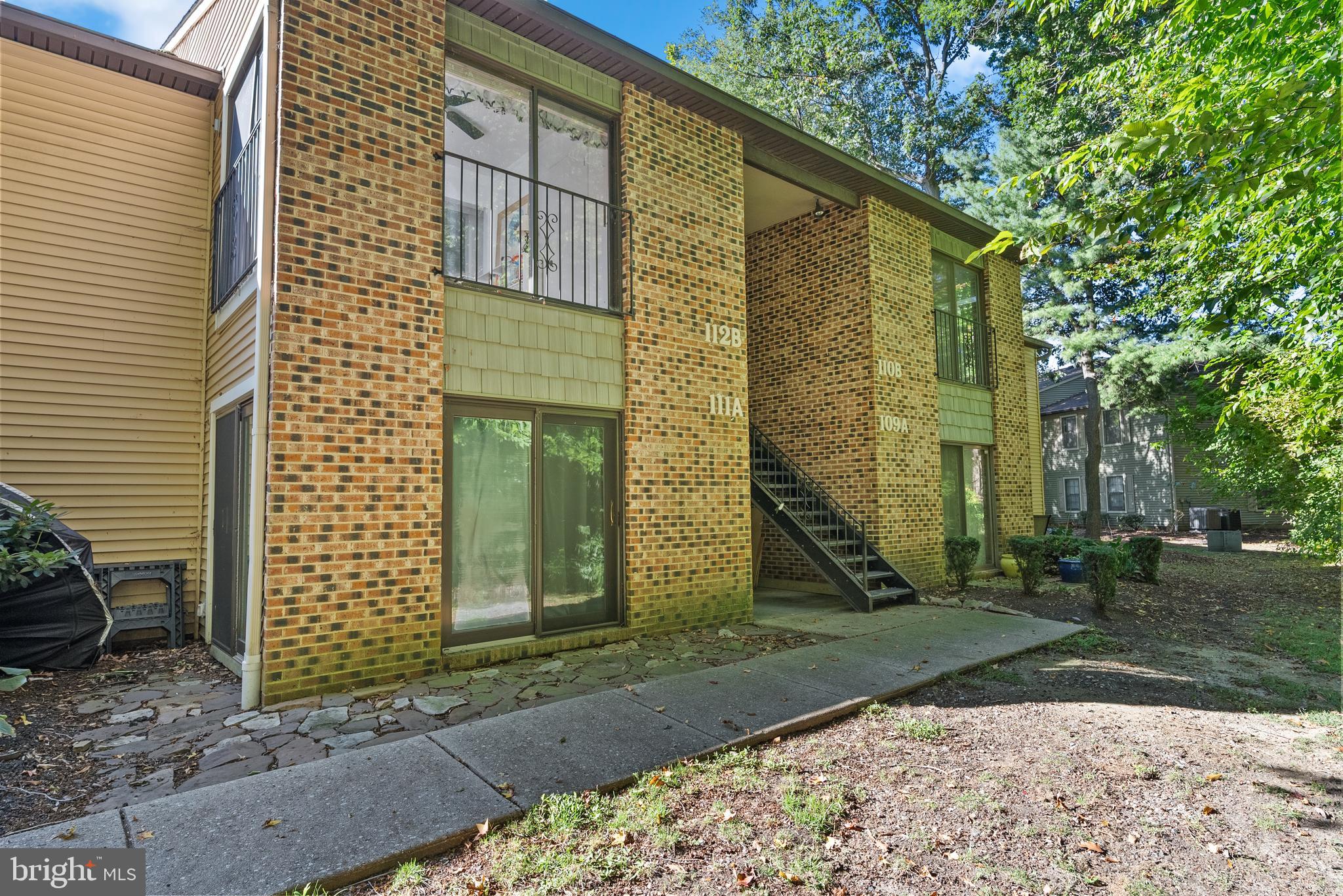 112B W BLUEBELL LANE B
