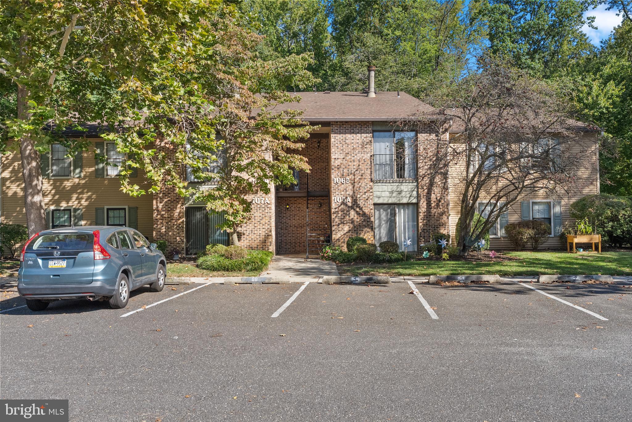 112B W BLUEBELL LANE B