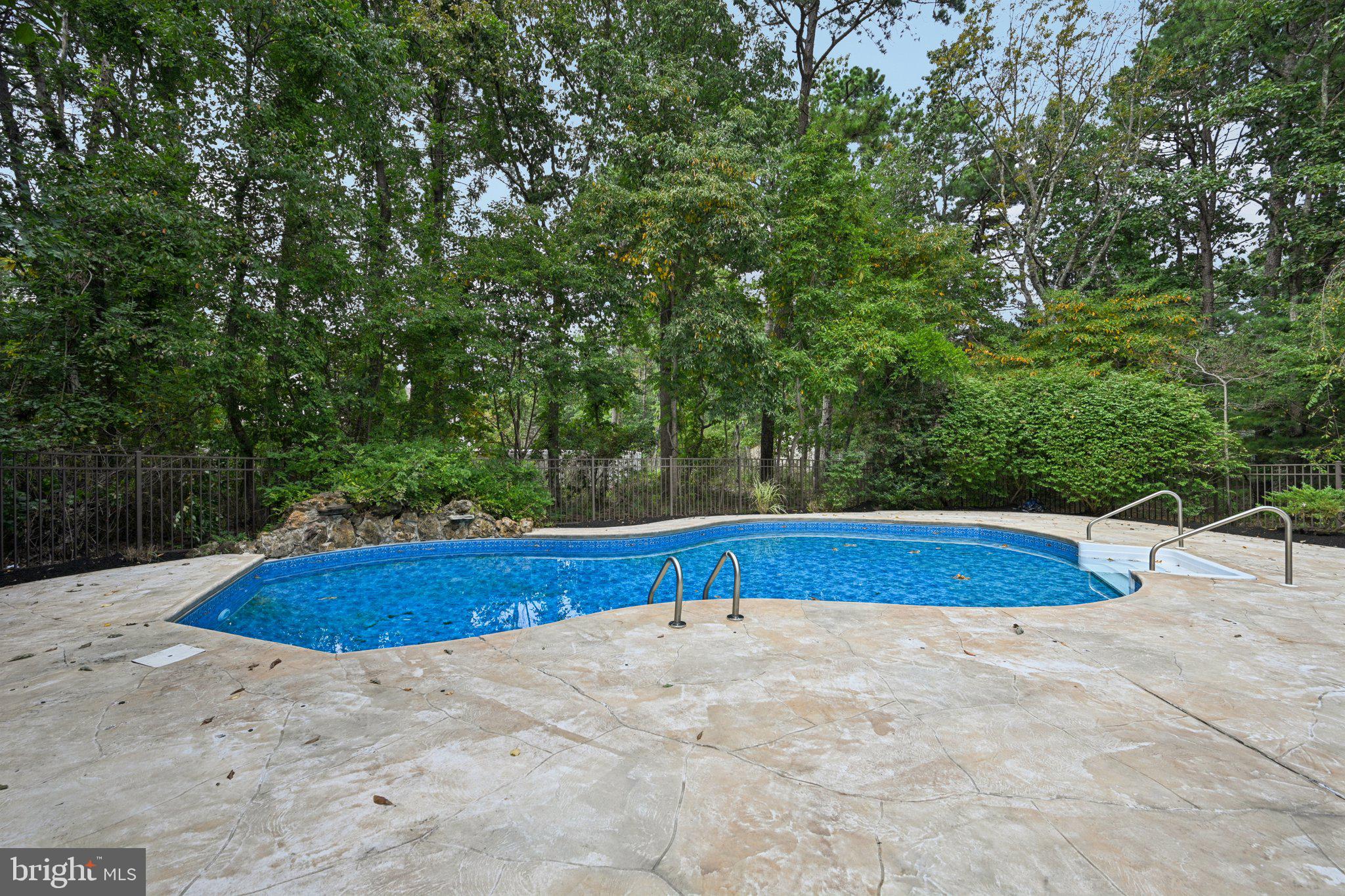 3 N COUNTRY LAKES DRIVE