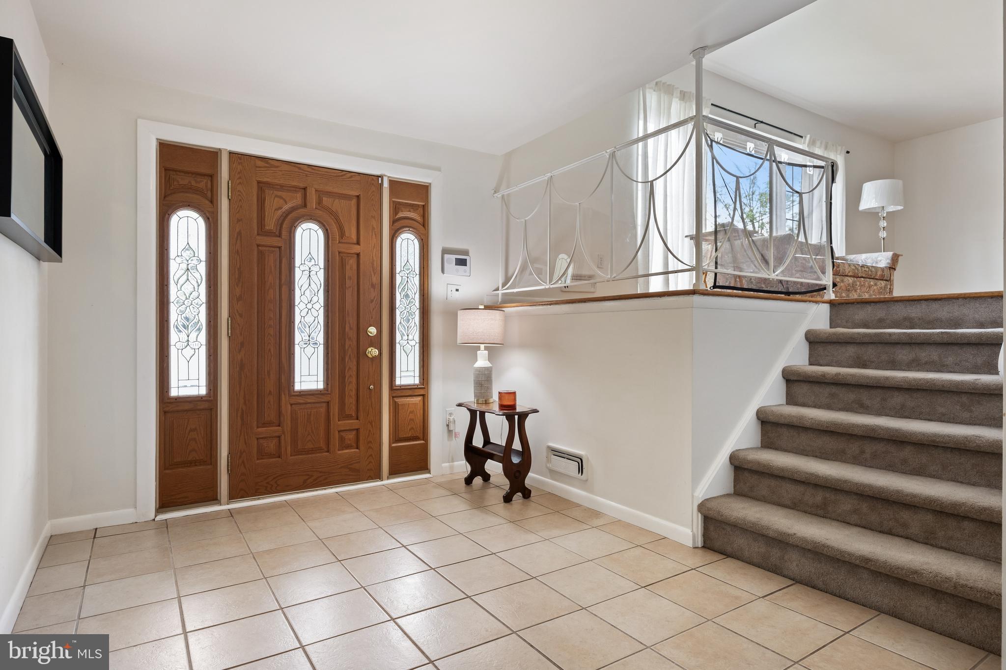 831 WINDSOR DRIVE
