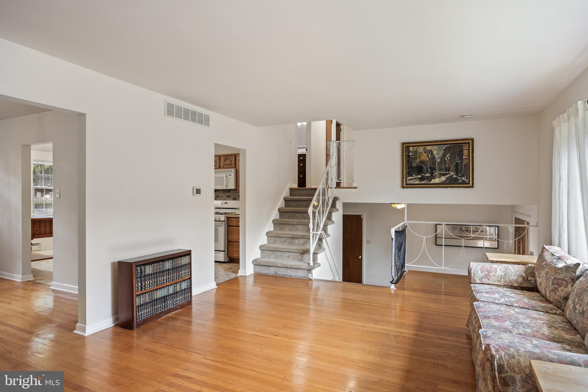831 WINDSOR DRIVE