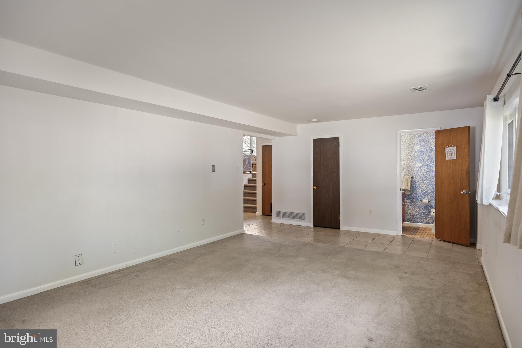 831 WINDSOR DRIVE