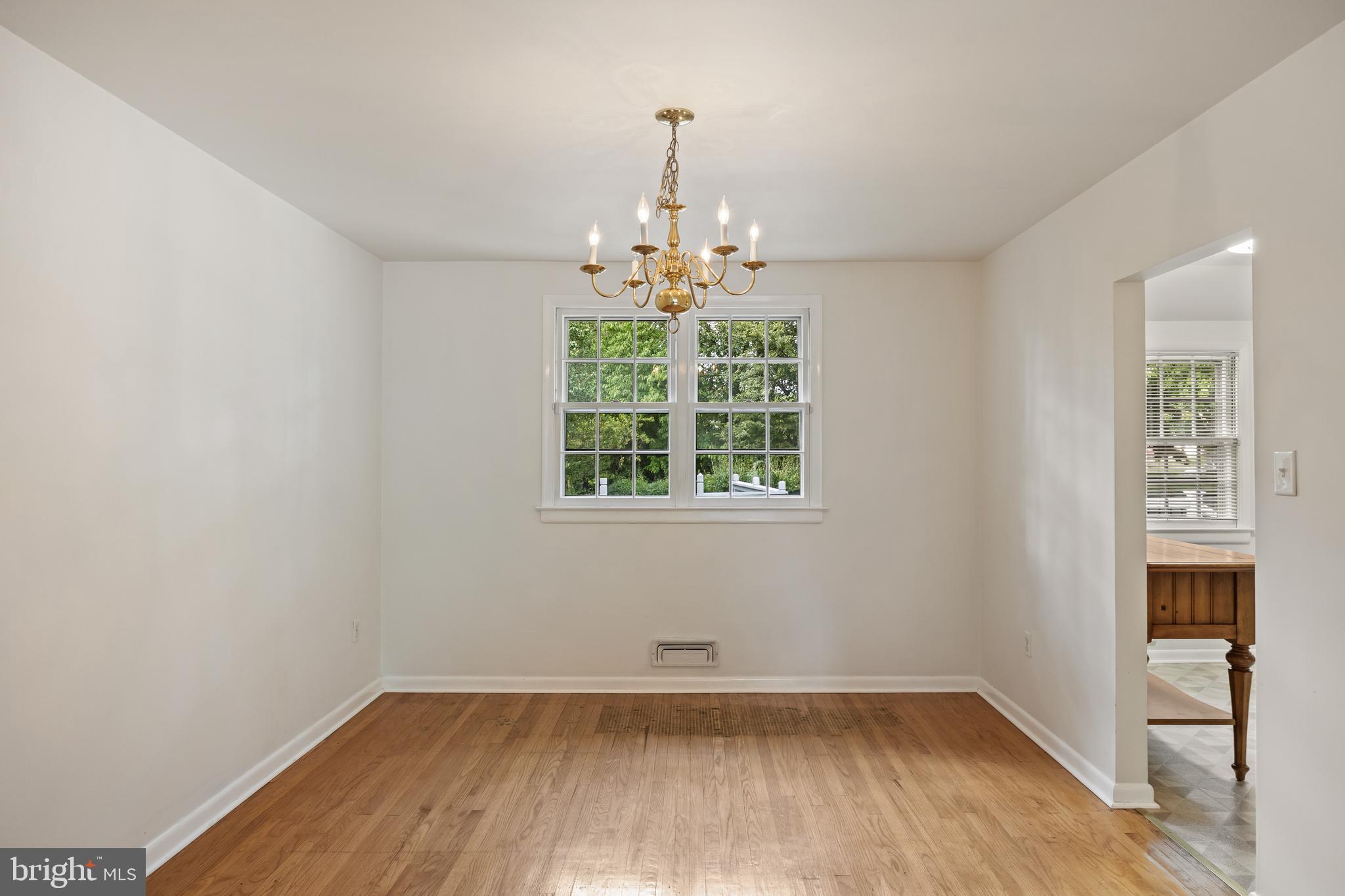 831 WINDSOR DRIVE