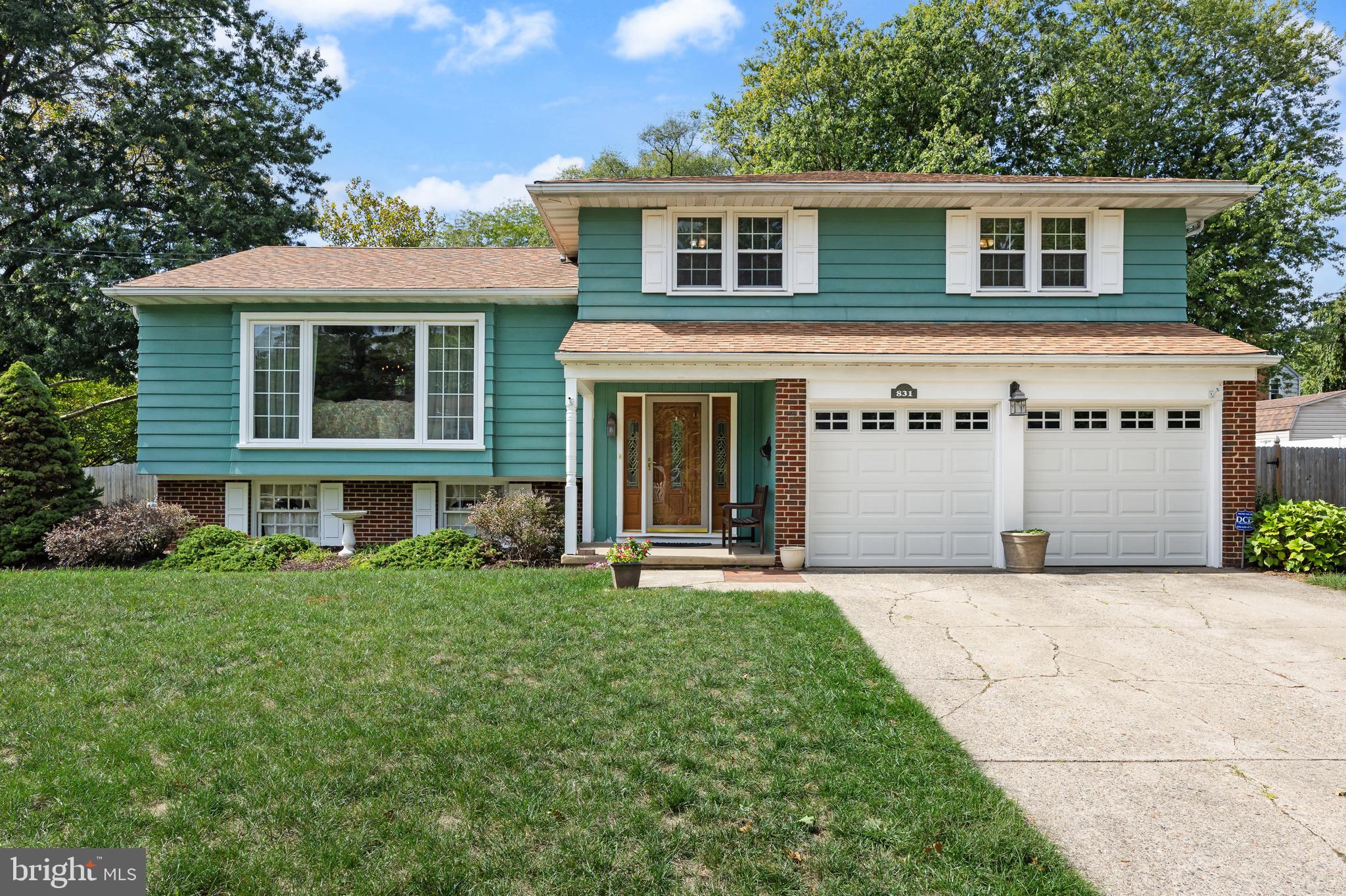 831 WINDSOR DRIVE